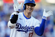 【海外の反応】大谷翔平の第2弾ボブルヘッド人形が公開「犬を抱えた白人男性にしか見えない…」