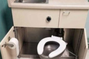 【画像あり】韓国人「トイレを台所や玄関に作る民族の家がこちら‥」　韓国の反応