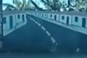 道路に見えるようにペイントした壁