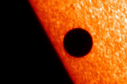 【海外】「異星の母船説に迫る重要なテスト！3I/ATLASが太陽近接点に到達」