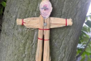 【韓国の反応】抹殺祈願…釘打ちされたプーチンの呪いの人形、日本の神社で次々と発見。韓国の反応「表彰状をあげないと。/やはり国民性が陰湿。」