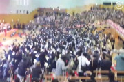 中国人「日本の防衛大学の卒業式。最後に帽子を投げて走り出すのが圧巻」