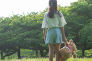 日本の女の子の興味が「木の枝から移った瞬間」が圧倒的猛者感でめちゃくちゃカッコいい！【台湾人の反応】