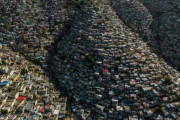 外国人「現実に存在してて悲しくなった都市風景を見せていく…」