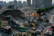 【韓国】光州で5階建ての建物が崩壊 ... 市内バスを襲い9人死亡・8人重傷
