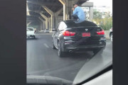 「事故っちまった！とりあえずおちつこう」っていうBMWのドライバー