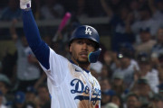 【海外の反応】ベッツが遠征先でチームと同じホテルでの宿泊を拒否【MLB】