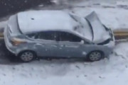 ピザ配達人が雪道で事故！その後に取った行動に海外びっくり仰天！（海外の反応）