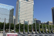 韓国人「『捧げ銃』を撤去せよ！」大学生たちが『感謝の庭園』撤去を求め一人デモ