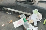 「掃除は芸術…」汚れた古い車をバラバラにしてピカピカに仕上げる業者の手際