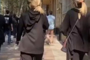 海外「イランの石油労働者が革命運動を支持してストライキ。通りでは女性たちが髪を晒して歩く」