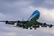 米国大統領が韓国を離れて日本に到着「アメリカは世界に "誰がBOSSか "を示したいだけ」「米軍は本物の軍隊で、規律正しい！」海外の反応