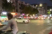 【動画】インドの日常はまるでマリオカートみたいだ