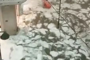 海外「異常気象。イタリアの道路が氷河になっているようだが」