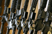 海外「日本には必要ない！」日本で新たに銃刀法で規制される武器(海外の反応)