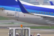 外国人「お辞儀をして飛行機を見送る日本の空港職員が素晴らしすぎる！」