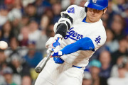 【海外の反応】大谷翔平が待望のドジャース初本塁打！「鳥肌がやまない」「グラスノーとの約束を…」