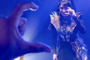 MOMOMETALの“Are You Ready” + ファンと一緒にハートを作る百々子　【海外の反応】