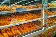 外国人「東京のファミリーマートが謎のチキン祭りを始めたぞ（笑）」