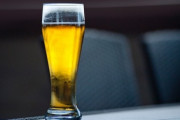 ビールグラスがお尻に入ってしまった紳士が病院送りにｗｗｗｗｗ