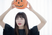 海外「ほんとに見事だね」日本人が披露する『地味』なハロウィン仮装に外国人が大喜び