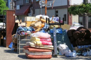 日本人はどのように家具を捨てているのでしょうか？「これで、日本に行くことができますね」「こんなに良いソファをなぜ捨てるのか」海外の反応