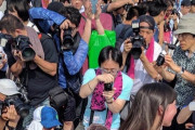 【海外の反応】韓国人「日本の大人たちが水着の小学生の写真を撮っているんだが…」⇒「それは韓国人だ」