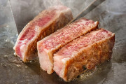 オランダ人女性、日本でコレを食べてベジタリアン生活終了！【肉堕ちしたタイ人の反応】