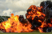 【やべぇ】生まれてくる子どもの性別披露で大爆発→ 周囲32kmの家々に被害をもたらしてしまう