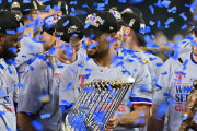【海外の反応】KポップグループTWICEはテキサスにとって勝利の女神【MLB】