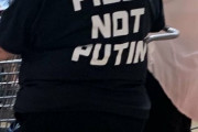 外国人「街で見かけたヤバい英語Tシャツを集めてみたｗｗｗｗ」