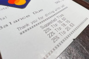 海外「日本に住んでいる者だがアメリカのレストランは凄いストレスフルだな」