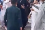 海外「これこそが真のジロジロ見られる外国人。パキスタンに外国人女性が行くと大名行列になる」