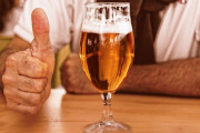 日本の野球場で輝くビールや食べ物を売って回る売り子さん達が凄い！「彼女たちも職人なのさ！」「日本は色々と恵まれすぎてやいないか？」海外の反応