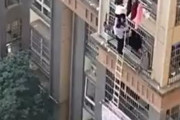 海外「ロックダウンから逃げようとする上海人達」