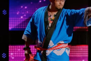 海外オーディション番組であの日本のタンバリン芸人がはっぴ姿で登場ｗｗｗどうなるんだこれ･･･　海外の反応