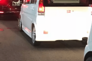 海外「日本って本当に素晴らしい国だね！運転中にまで他の人を気遣うなんて・・・」日本で確認されたクレイジーすぎる光景が話題にｗｗｗ