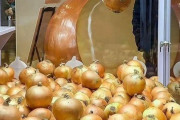 外国人「状況がカオスすぎる食べ物の画像を見せていくｗｗｗｗ」