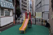 海外「日本の公園、都市化が進みすぎて腐ってるぞｗｗｗ」これが日本の求めていた戦術的都市デザインか