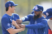 テオスカーのトレード放出の噂が加速してMLBファン騒然！←「彼は大谷の親友だぞ！」（海外の反応）