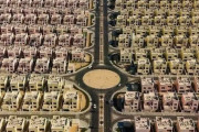 外国人「絶対に住みたくないショッキングな都市風景を見せていく」
