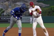 【海外の反応】大谷翔平さん、相手打者をベンチに誘導する「コメディだなｗ」