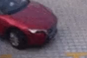 その発想はなかった。うまく駐車場に止められないのでみんなで協力して・・・。海外の反応