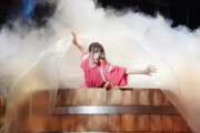 韓国人「これは日本の伝統的なポーズのようなものですか？」「じゃじゃ～ん！」