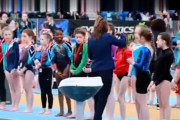 アイルランドの表彰式、露骨に黒人少女だけメダルを与えず大炎上…