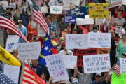 海外「アメリカは法で動く国ではなく一番大きな声で文句を言った人によって動く国になっている」