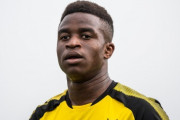 【海外の反応】「15歳なわけがない」ドルトムントの神童ムココの無双動画を見た海外のファンが驚愕！