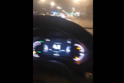 誰用？っていうモニターをつけた車が走っていました