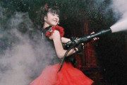BABYMETALの神バンドの集合写真　“彼らにとってはツアーってより休暇だね”　【海外の反応】
