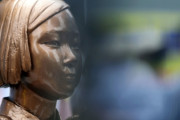 【韓国の反応】少女像に日本のダウンジャケットを着せた男性、実は精神疾患者